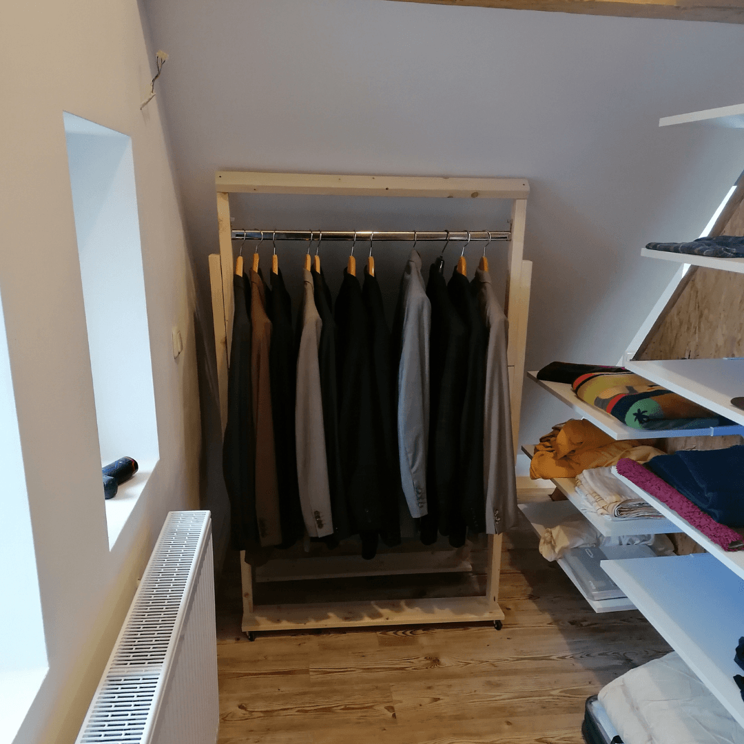 Begehbarer Kleiderschrank mit Acrylscheiben