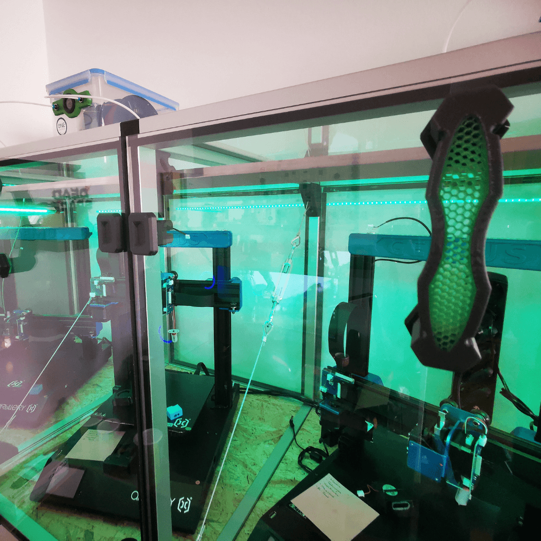 Kabine aus Polycarbonatplatten für 3D-Drucker