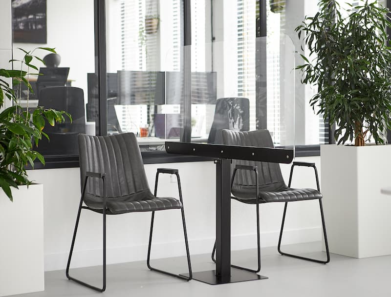 Acrylglas Schutz auf Fuß ist ideal