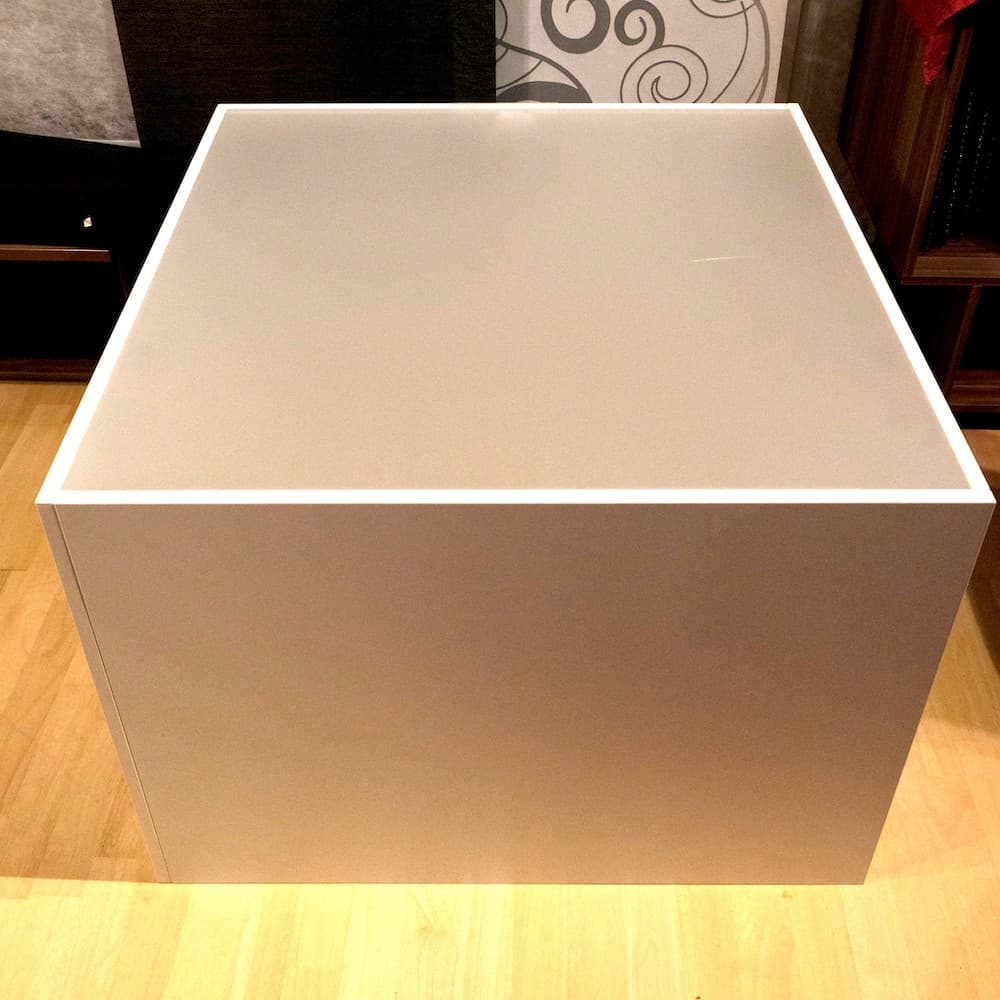 Beleuchteter Würfel aus Acrylglas