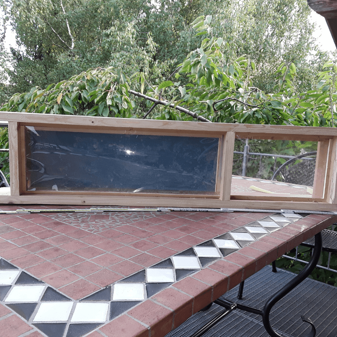 Bienenschaukasten mit Fenstern aus Acrylglas 18