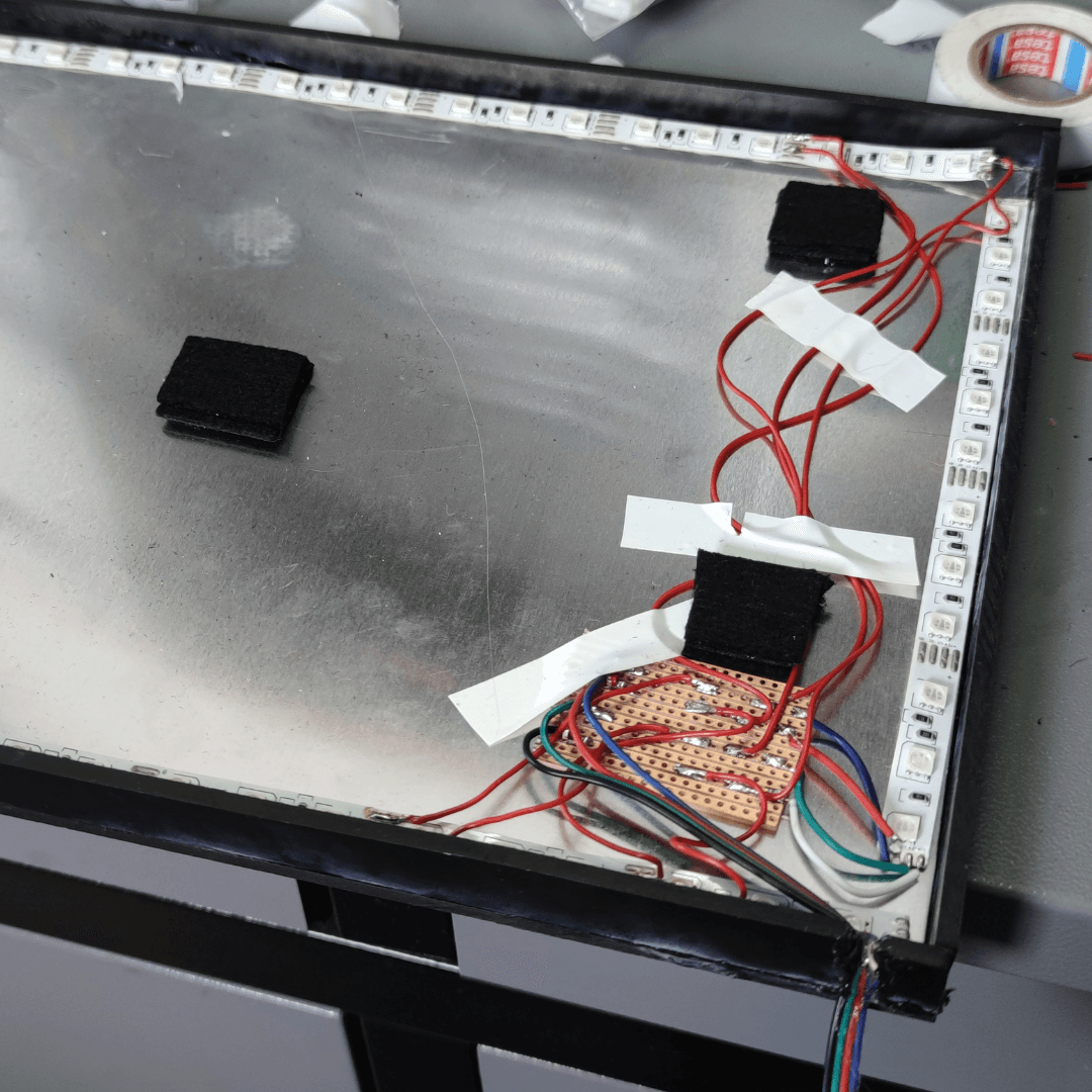 Blumentopf aus Acrylglas mit LED-Streifen