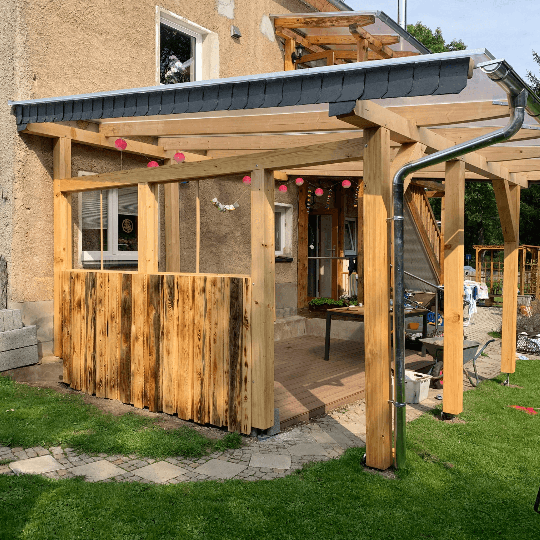 DIY Terrassenüberdachung mit Dach aus Kunststoffscheiben