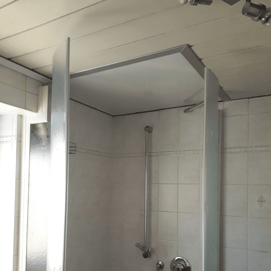 Deckenpaneel aus Acrylglas für die Dusche