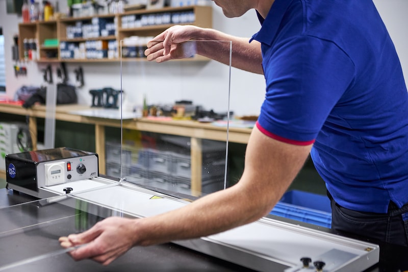 Erwärmen und biegen sie das plexiglas