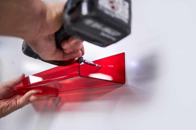 Foto regal aus plexiglas rot mit schrauben schrauben befestigen