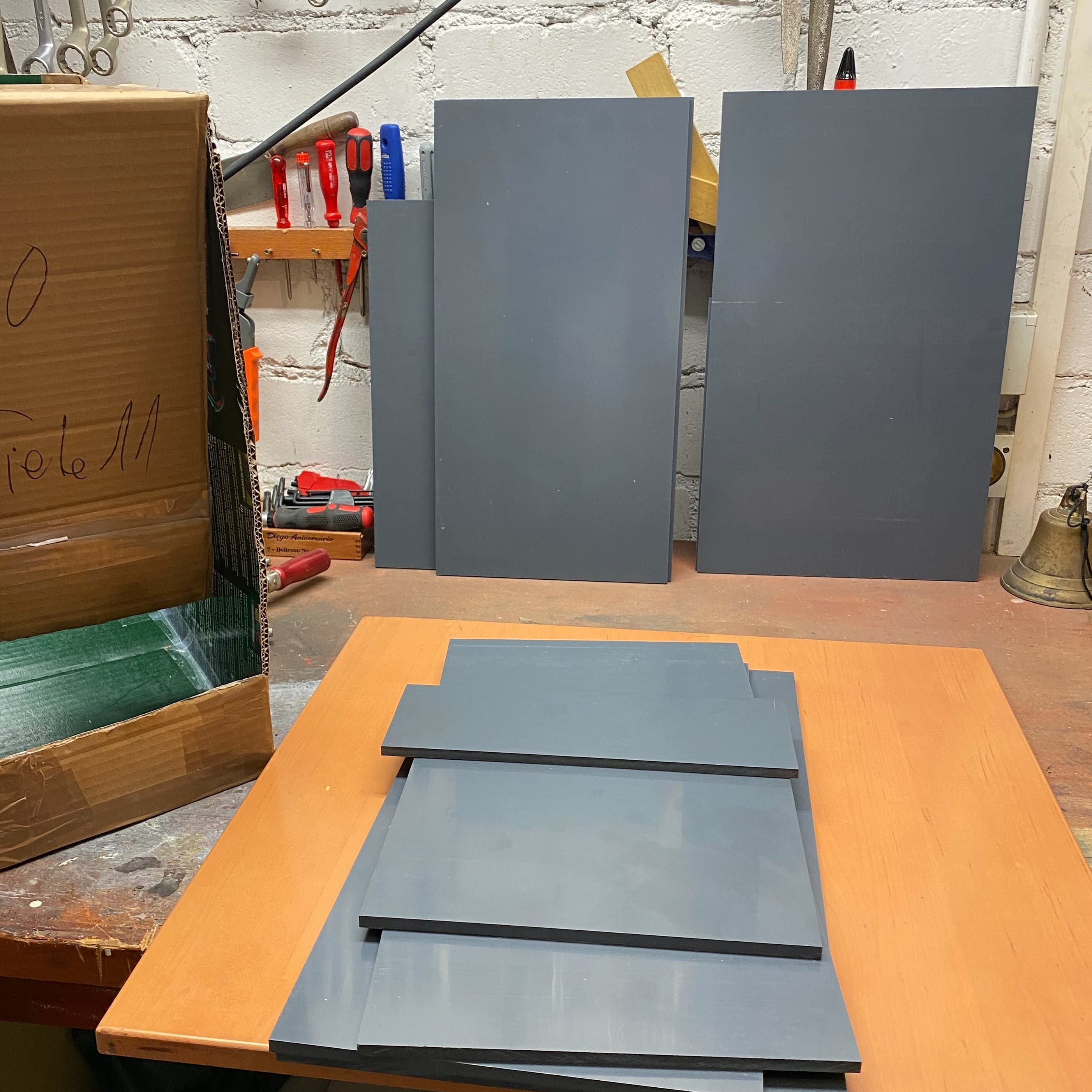 Große Futterbehälter für das Tierheim