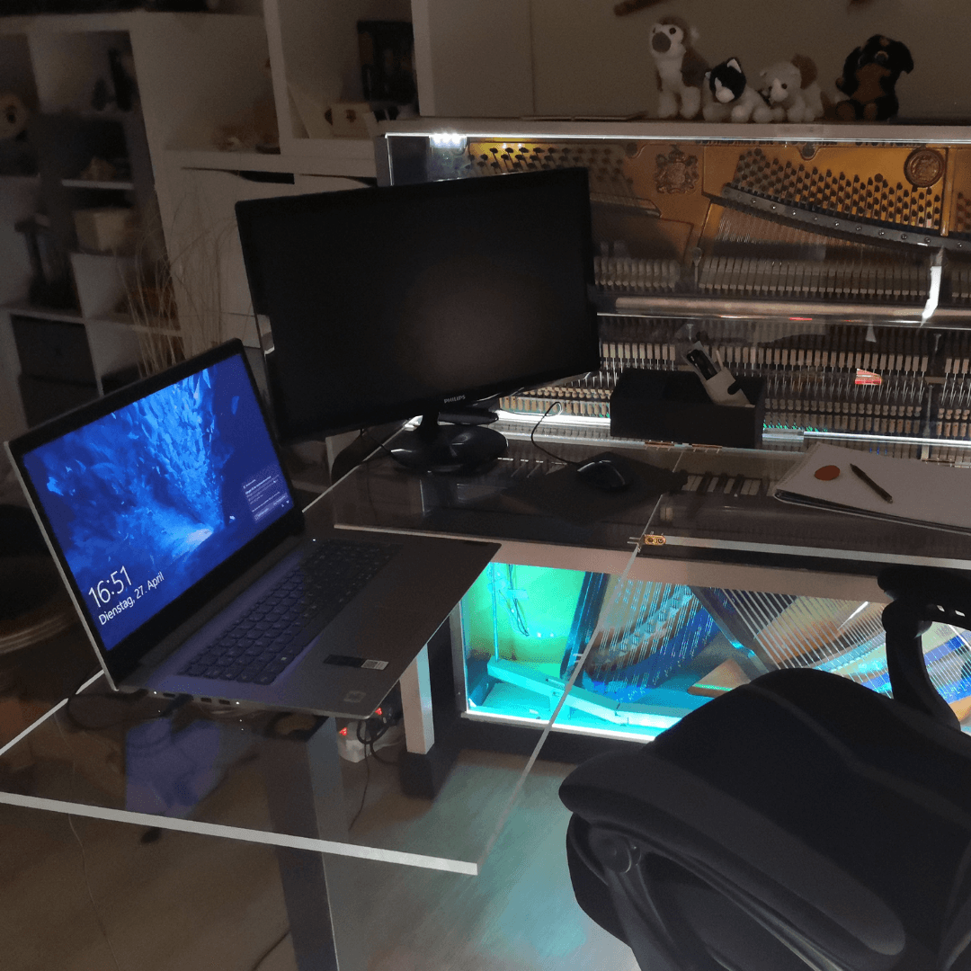 Klavier in Schreibtisch mit LED umbauen