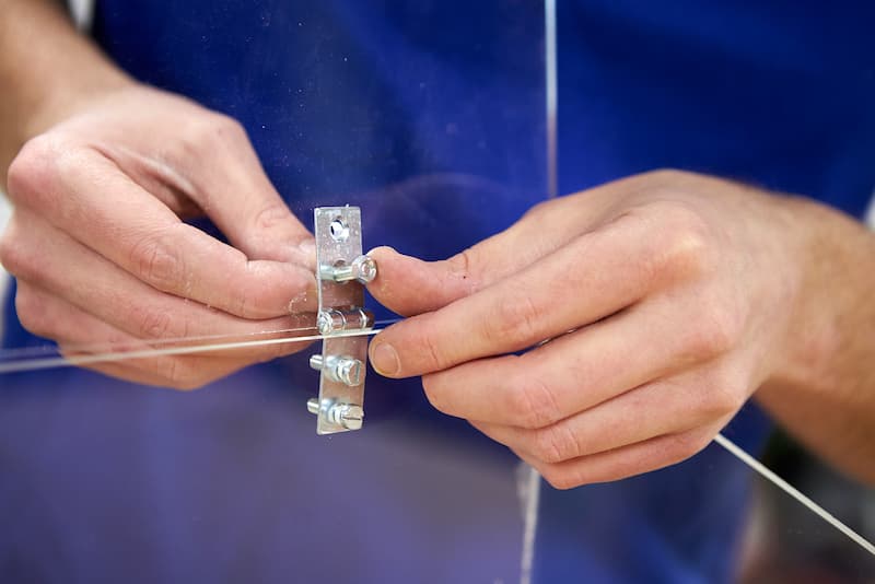 Mini Gewaechshaus DIY Deckel befestigen mit Scharnieren