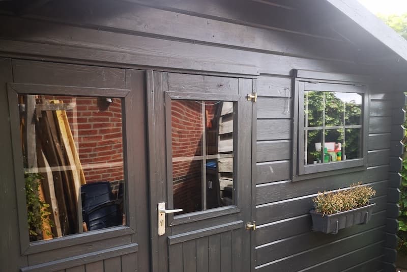 Niedliche gartenideen gartenhausfenster durch plexiglas ersetzt