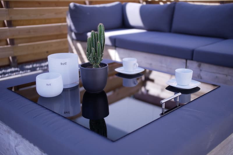 Niedliche gartenideen hocker tablett aus plexiglas