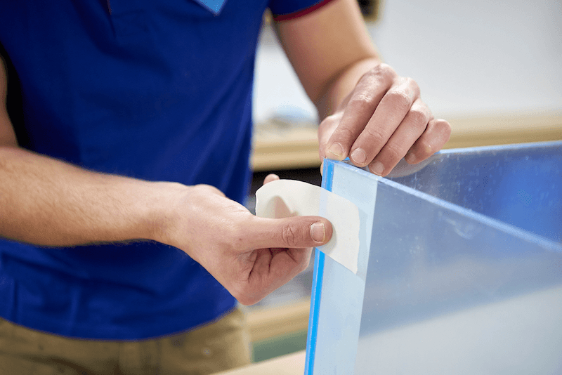 Plexiglas Aquarium selber bauen befestigen mit Malerklebeband