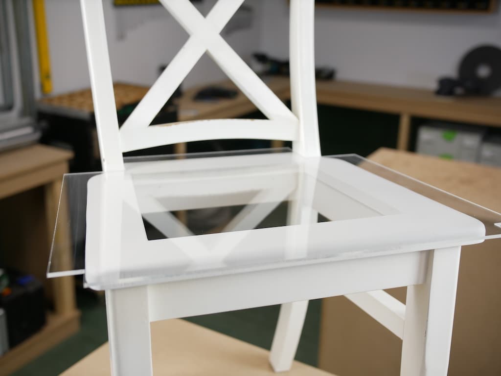Plexiglas Stuhl Sitzfläche anbringen
