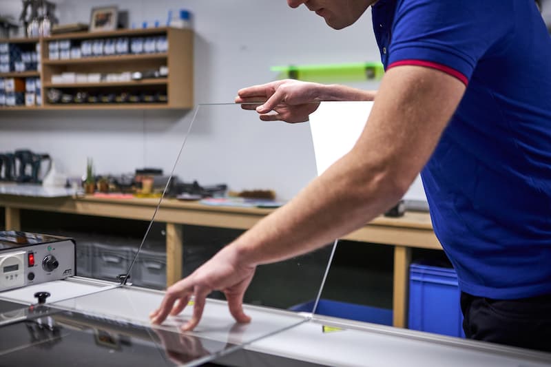 Plexiglas biegen mit einer Biegevorrichtung