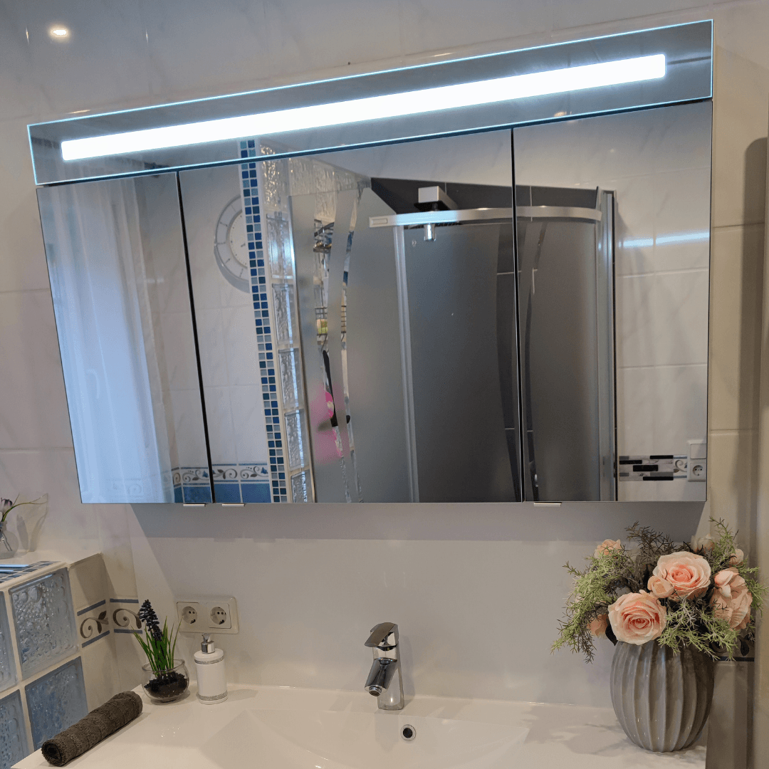 Sanierung Badmöbel mit Plexiglas