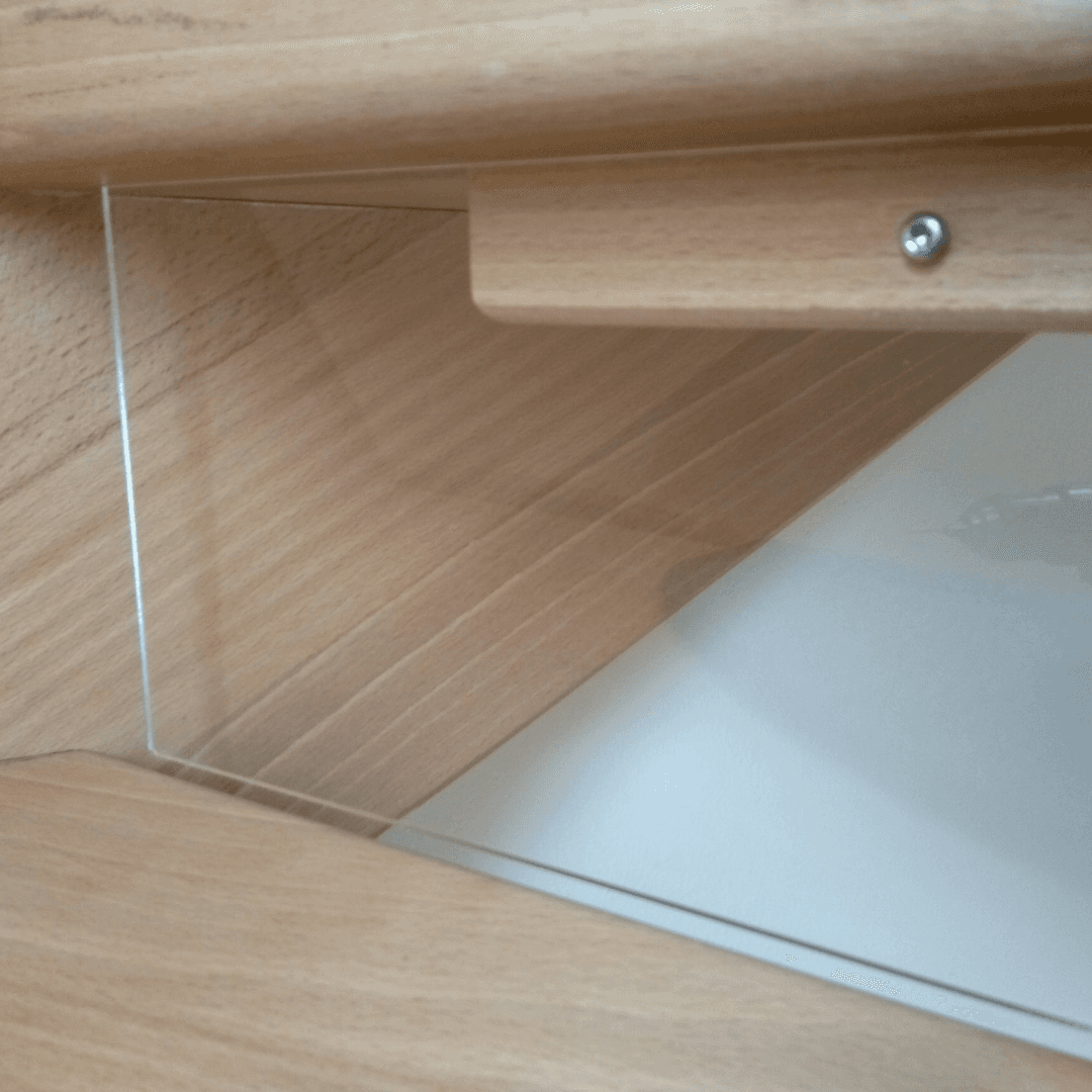 Sicherung der offenen Treppe mit Acrylglasplatten