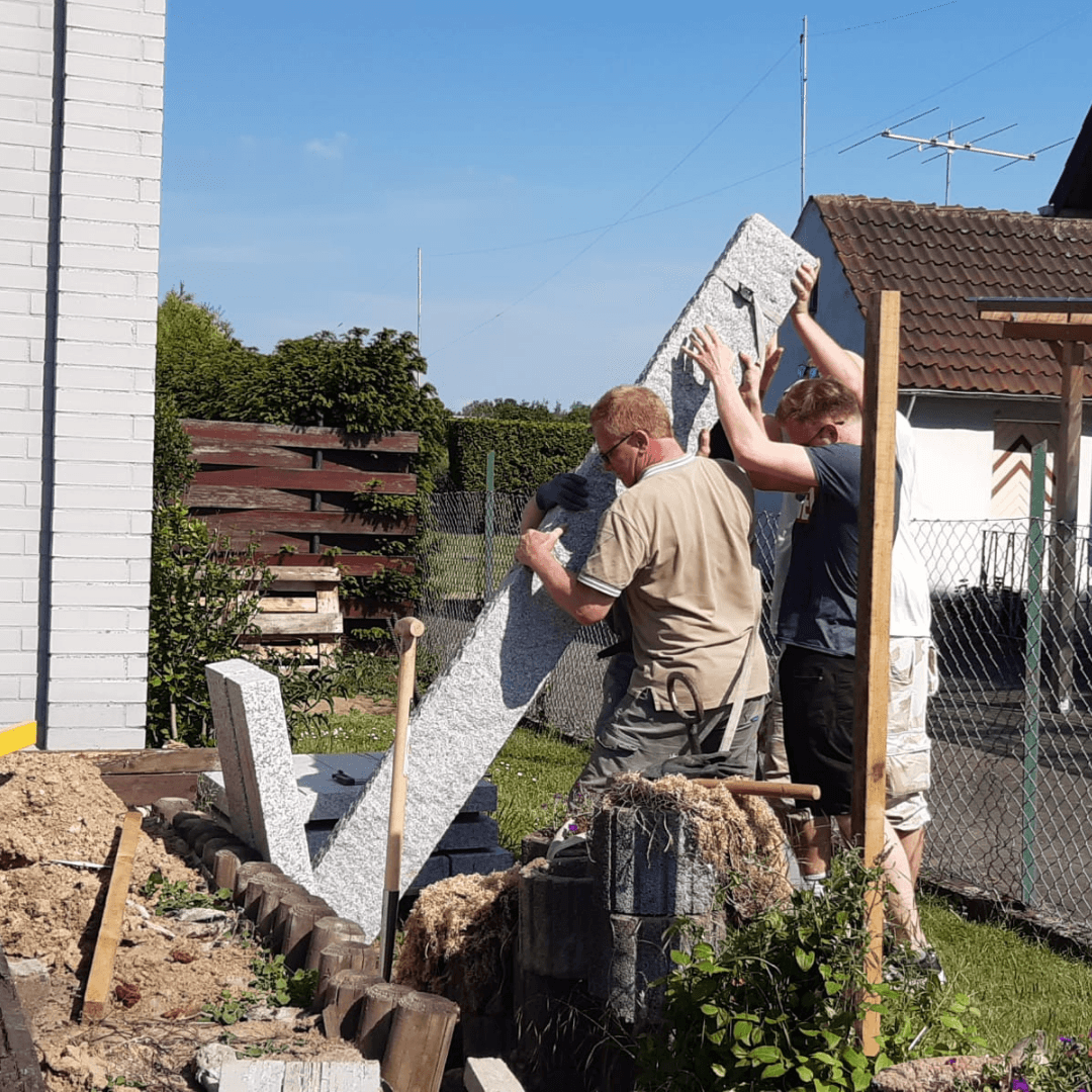 Terrassensanierung mit Granit und Wänden aus Kunststoffplatten