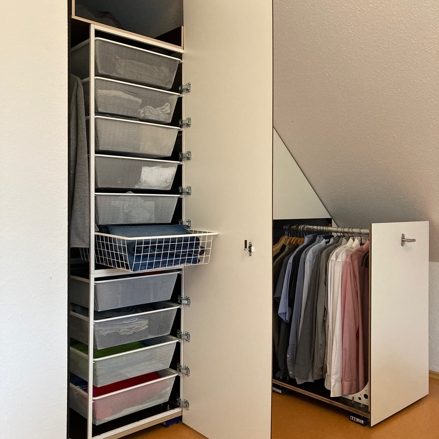 Maßgefertigter Auszugsschrank in Dachschräge