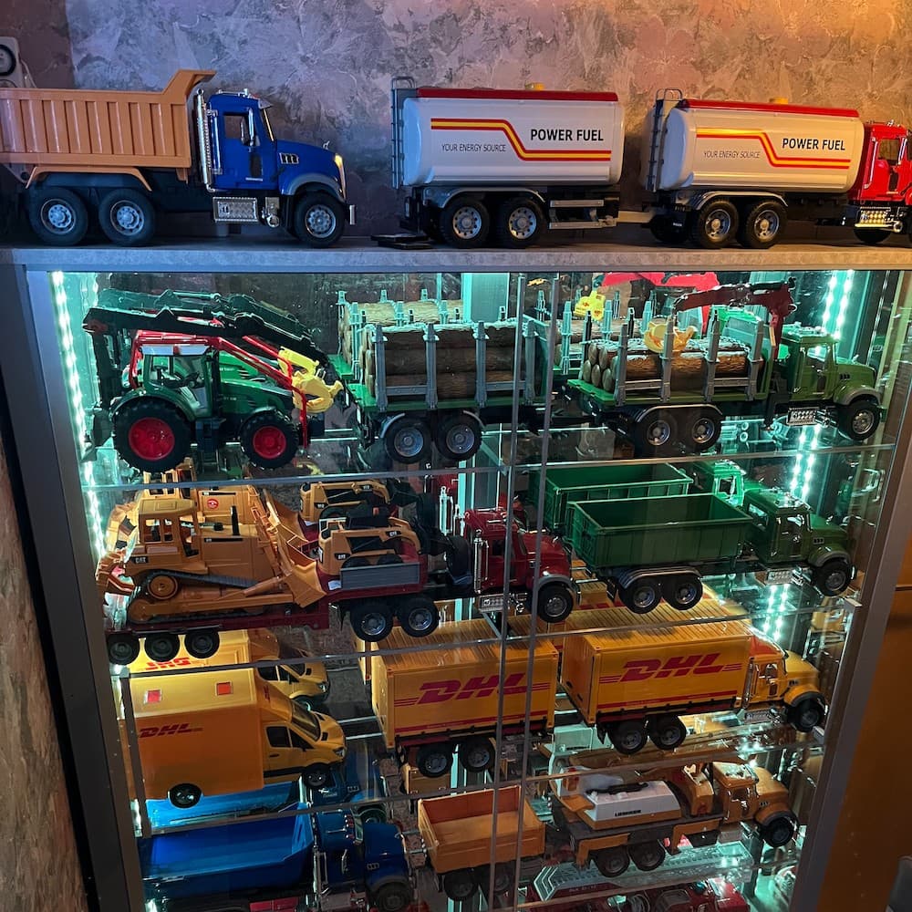 Vitrine mit Makrolonscheiben 1