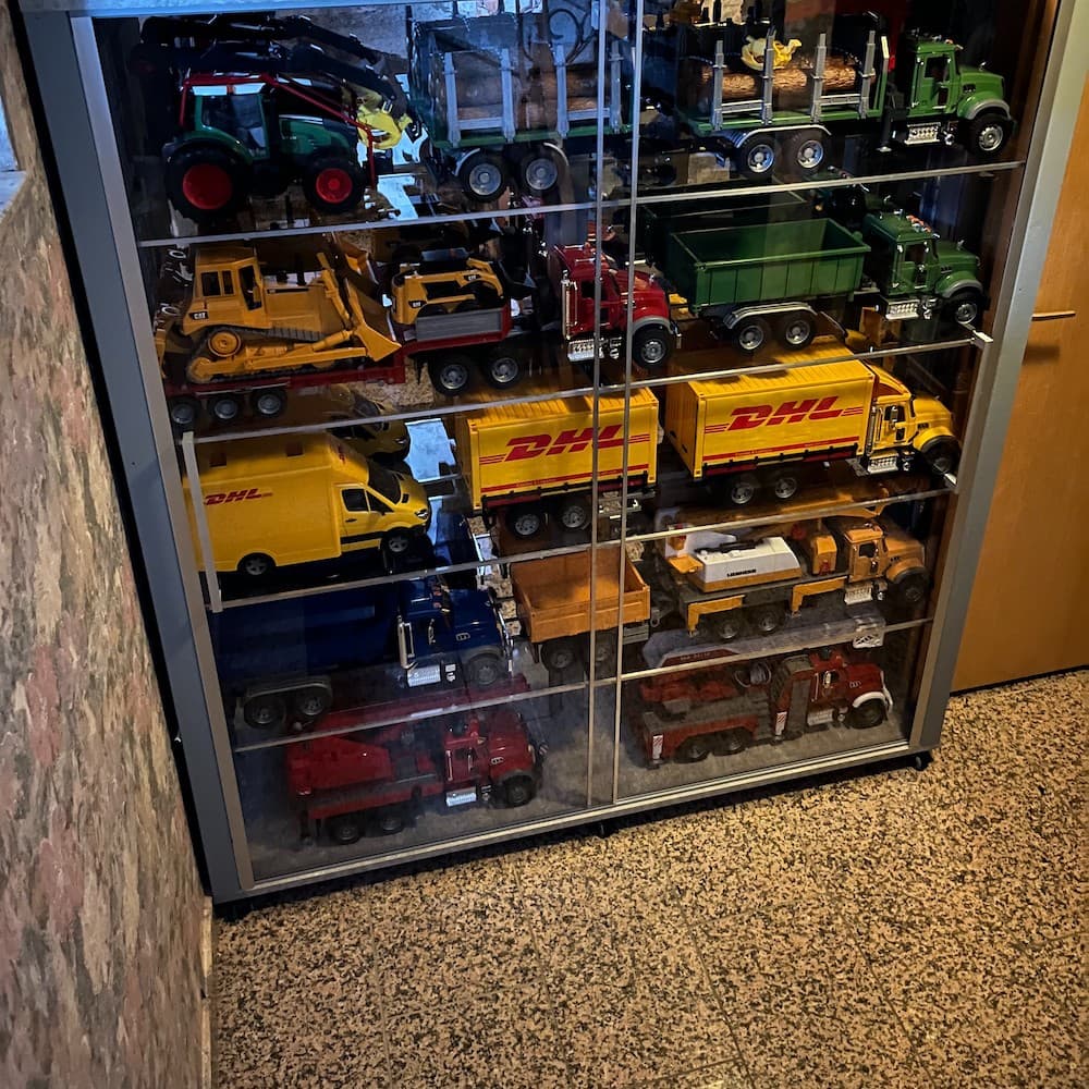 Vitrine mit Makrolonscheiben 2