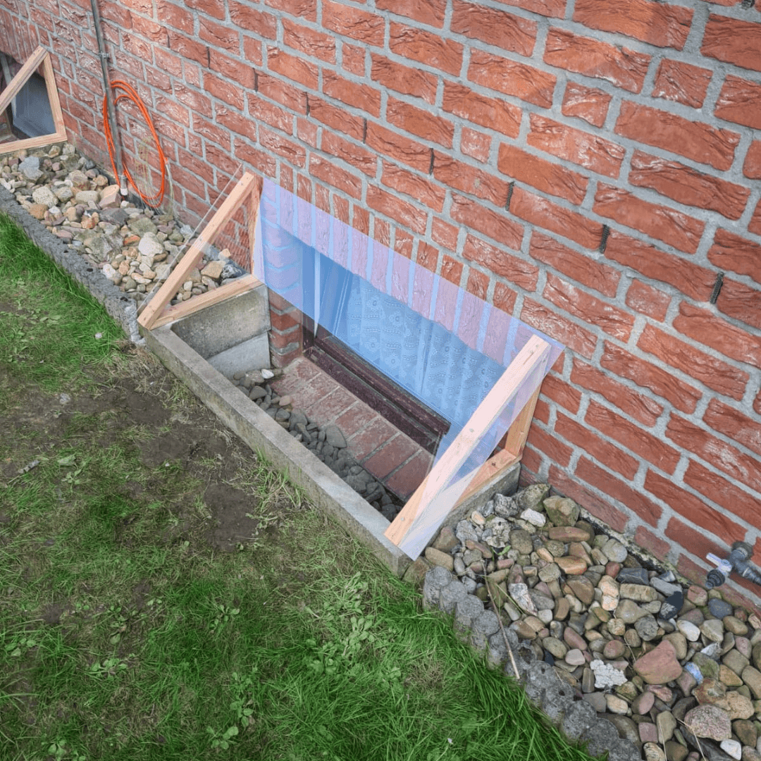 Kellerfenster Abdeckung als Regenschutz