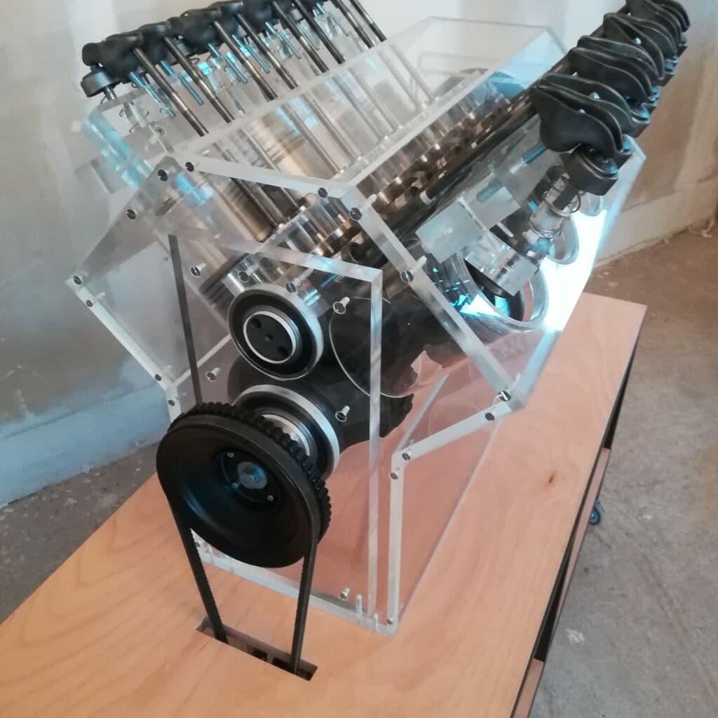 chevrolet-v8-motor-aus-acrylglas07