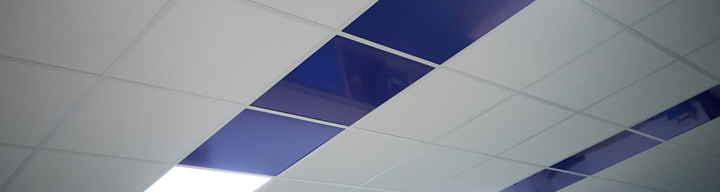 Deckenverkleidung aus Kunststoffplatten