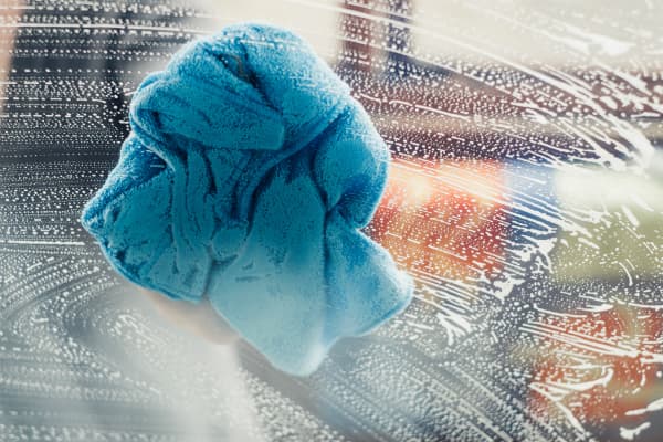 Polycarbonate roof cleaning