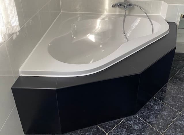 Abdeckung für Eckbadewanne2