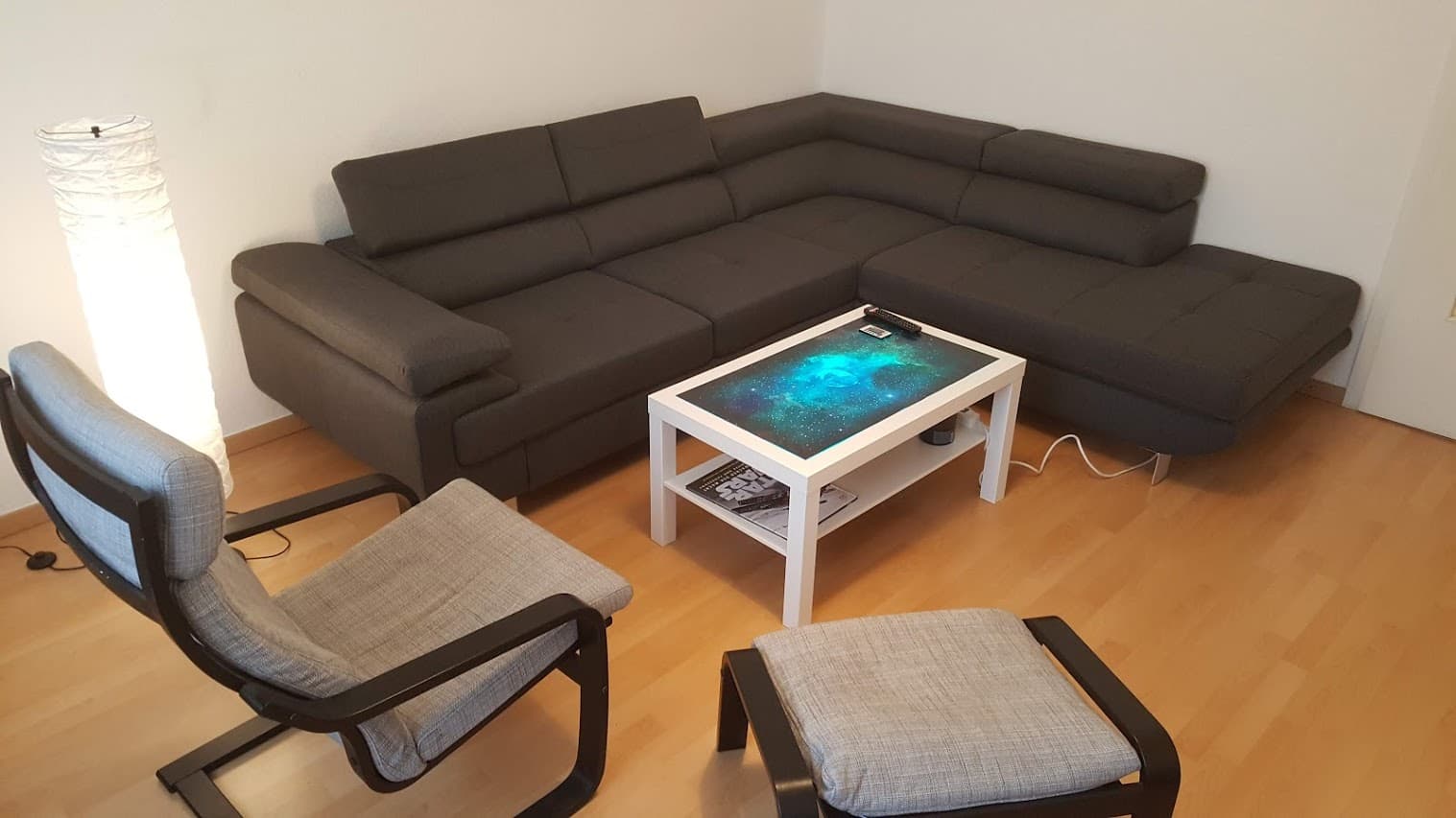 Beleuchteter IKEA Tisch