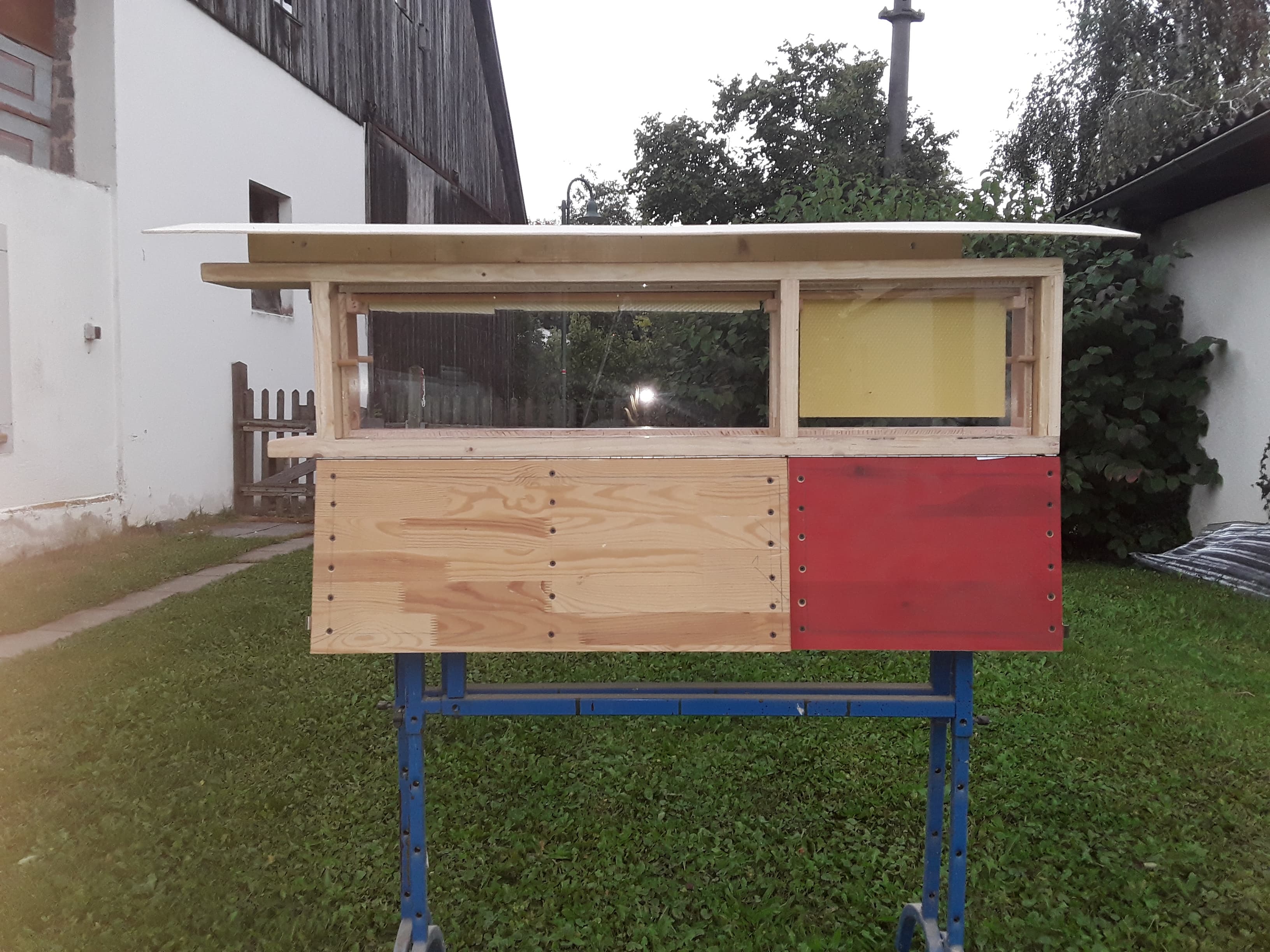 Bienenschaukasten mit Fenstern aus Acrylglas