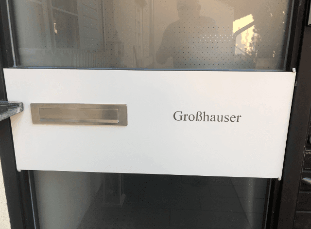 Briefkastenfront aus HPL Platte