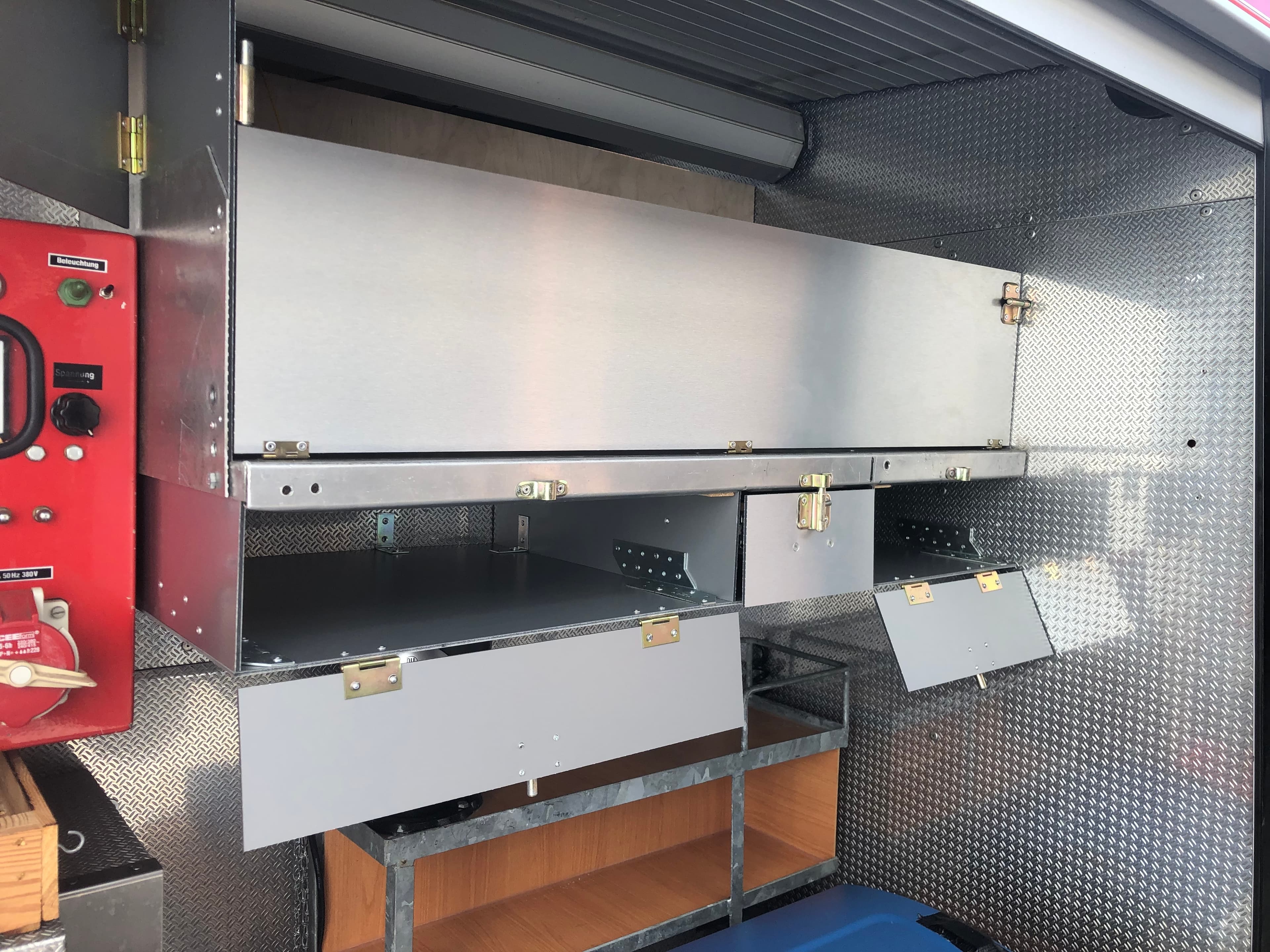 Camper-Küche aus Alupanel Platten