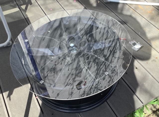 Couchtisch aus Felge und Acrylglas kopie