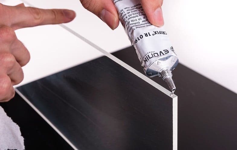 Plexiglas kleben