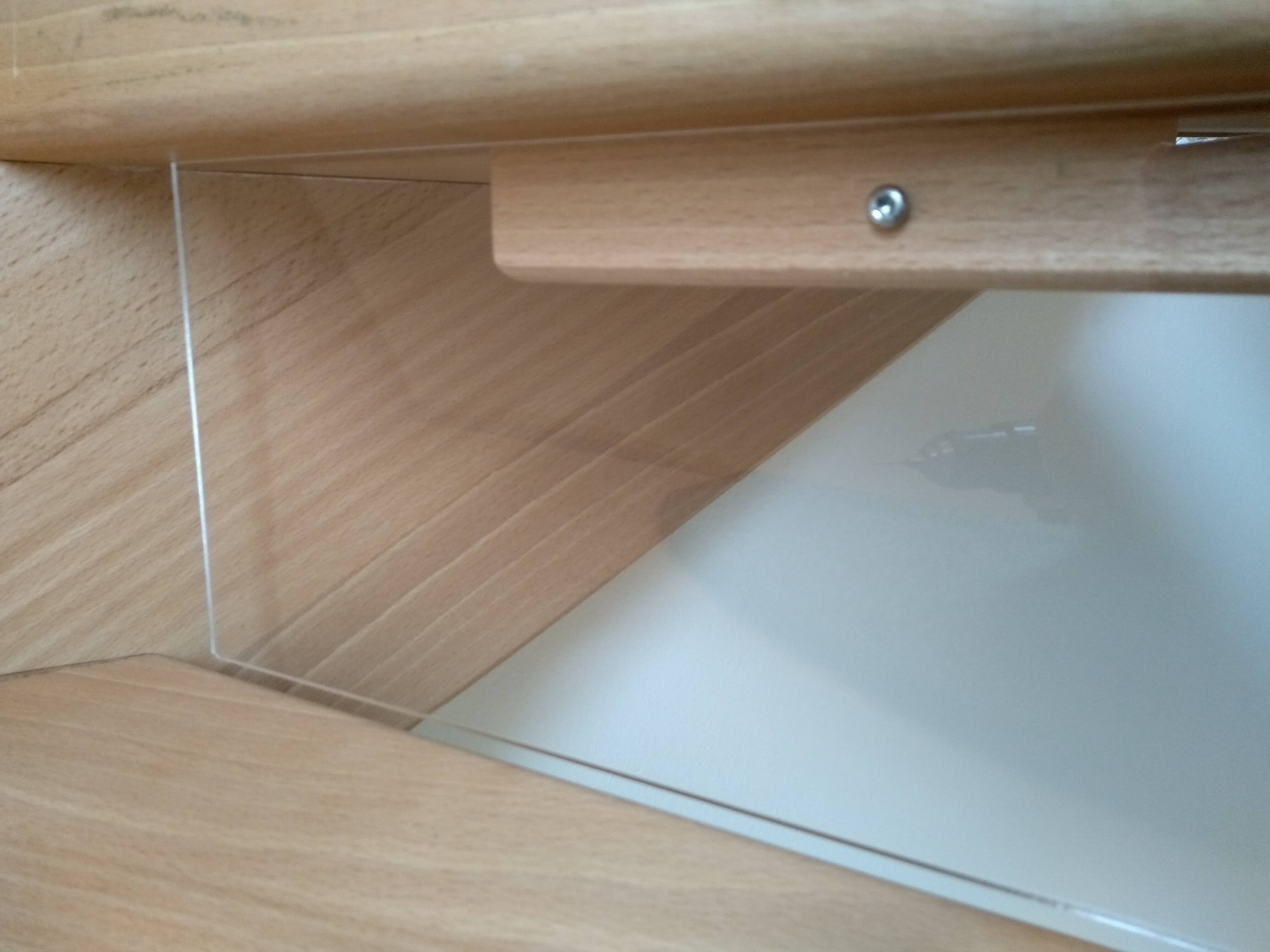 Sicherung der offenen Treppe mit Acrylglasplatten