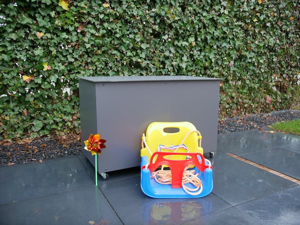 Spielzeugkiste outdoor