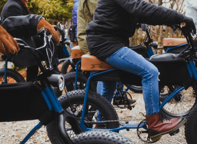 Motorradsitzbänke aus PVC und Kunstleder