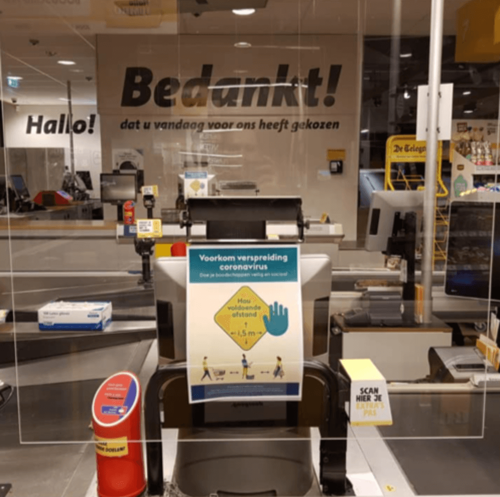 Transparente Schutzwand zum Aufhängen
