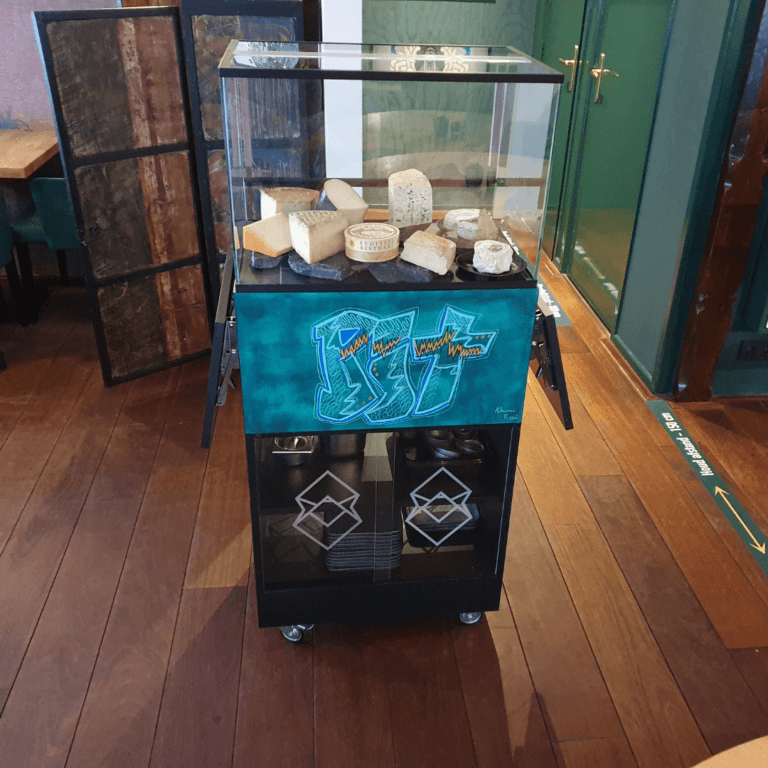 kaaswagen-met-plexiglas--768x768