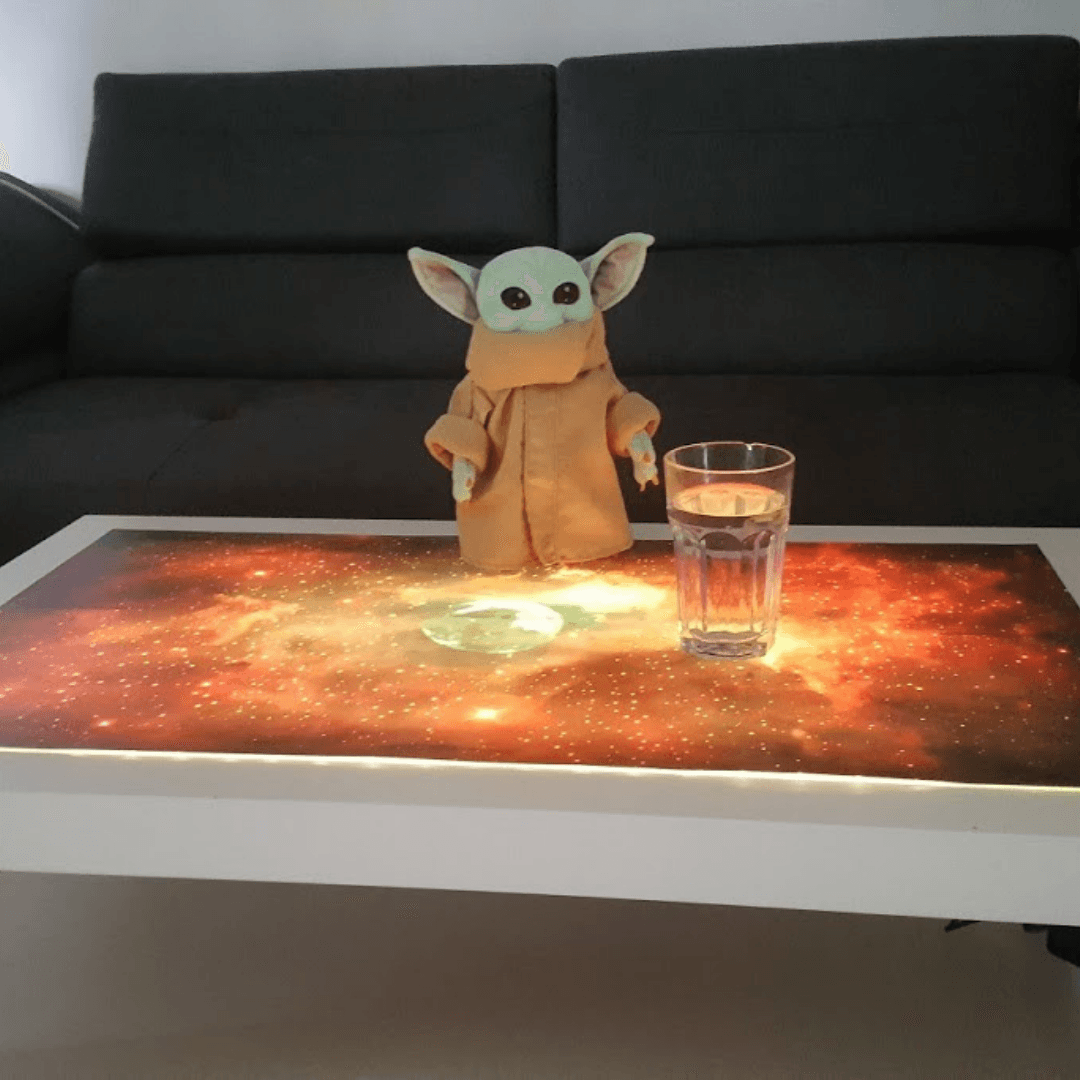 Beleuchteter IKEA Tisch