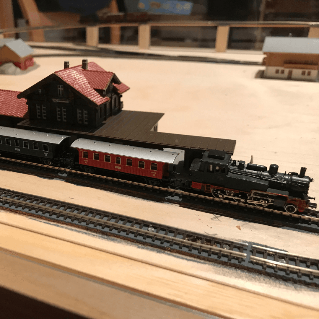 Modelleisenbahn Tisch selber bauen