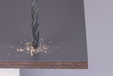 Stirnbretter durch Kunststoffplatten ersetzen
