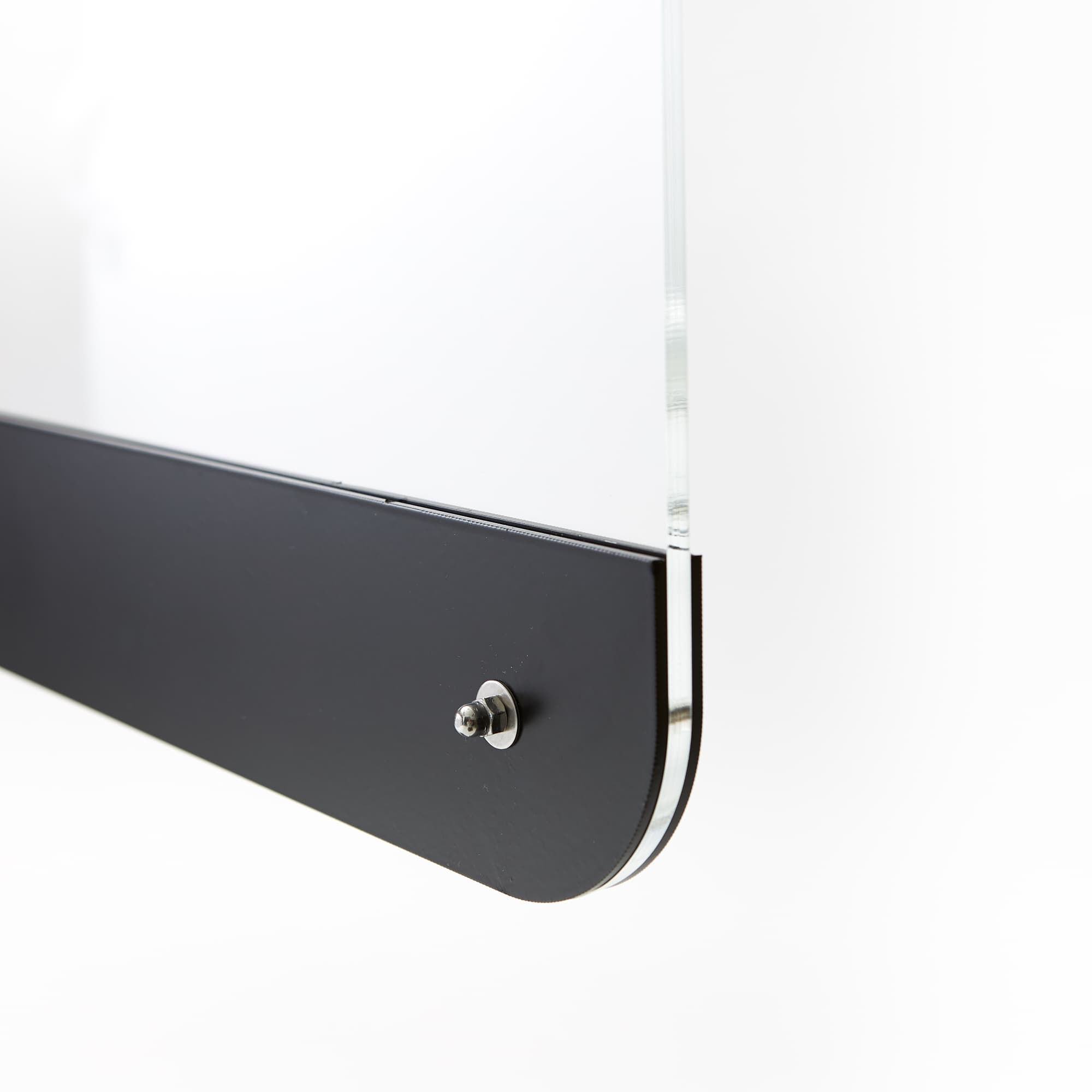 Befestigung Acrylglas Schutzwand auf Fuss