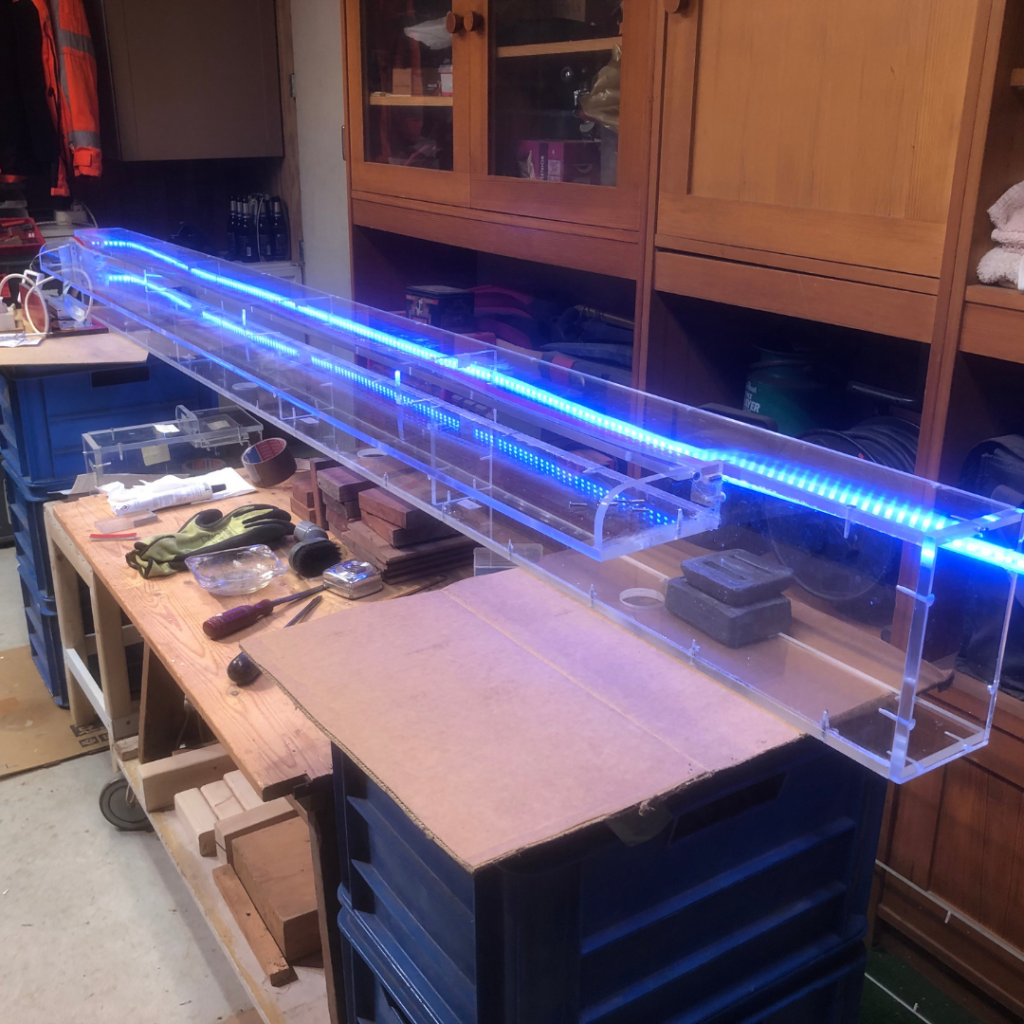 LED-Wasserfall aus Plexiglas selber bauen