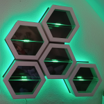 Plexiglas-Wabenregal mit LED selber bauen