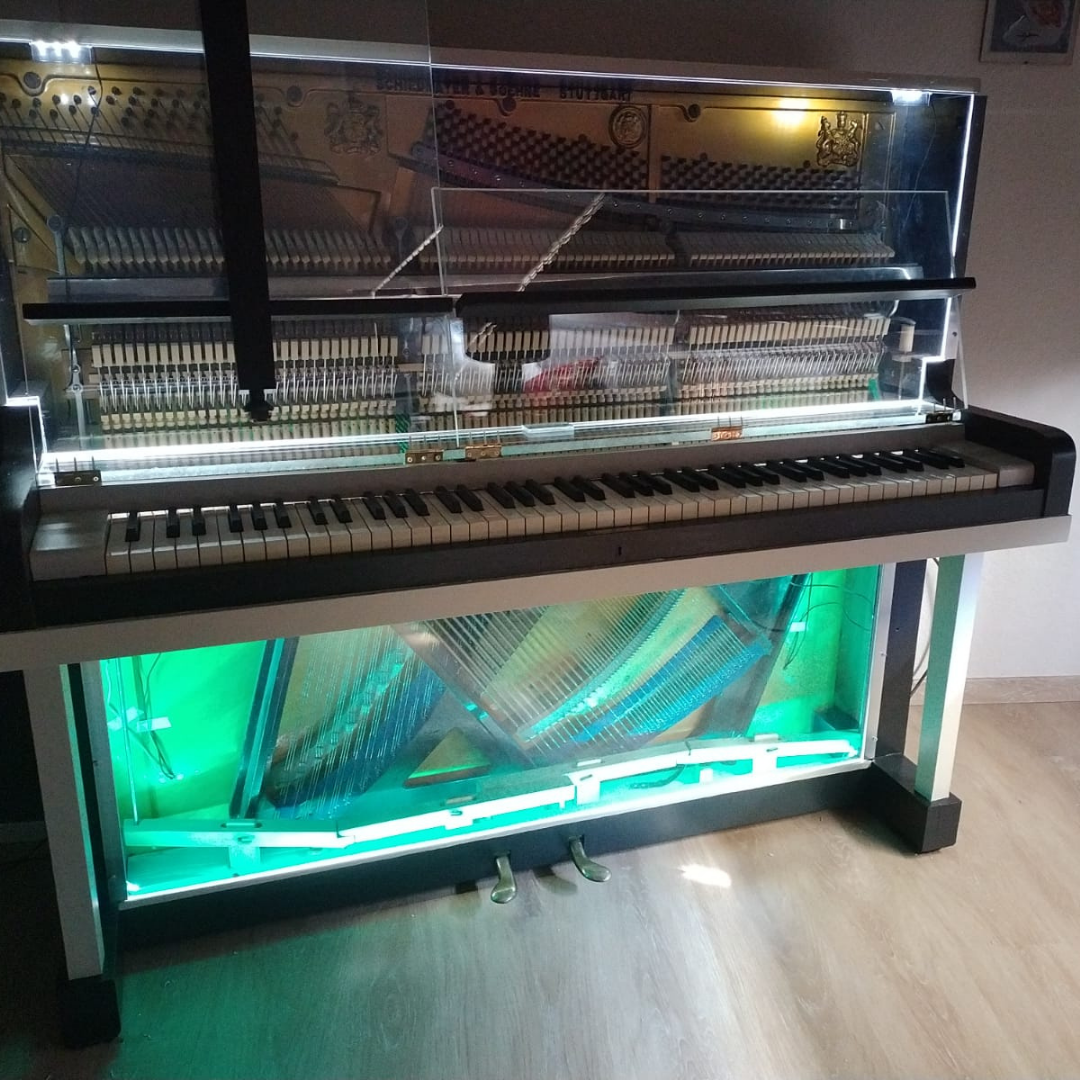 Klavier in Schreibtisch mit LED umbauen