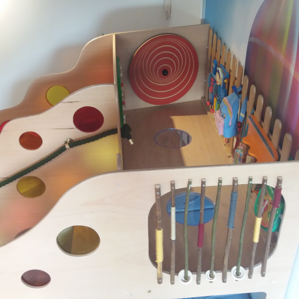 Spielburg fürs Kinderzimmer selber bauen