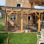 DIY Terrassenüberdachung mit Dach aus Kunststoffscheiben