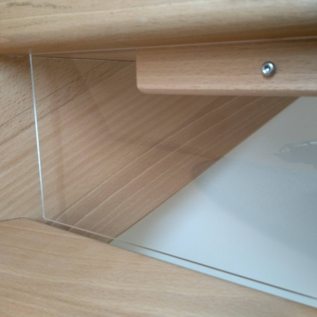 Sicherung der offenen Treppe mit Acrylglasplatten